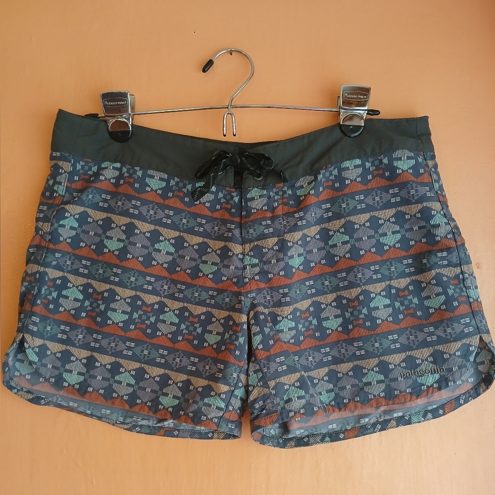 Womens Patagonia Wavefarer Boardshorts size 6